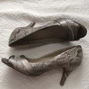 Kenneth Cole Reaction Snake Print Silver Peep Toe